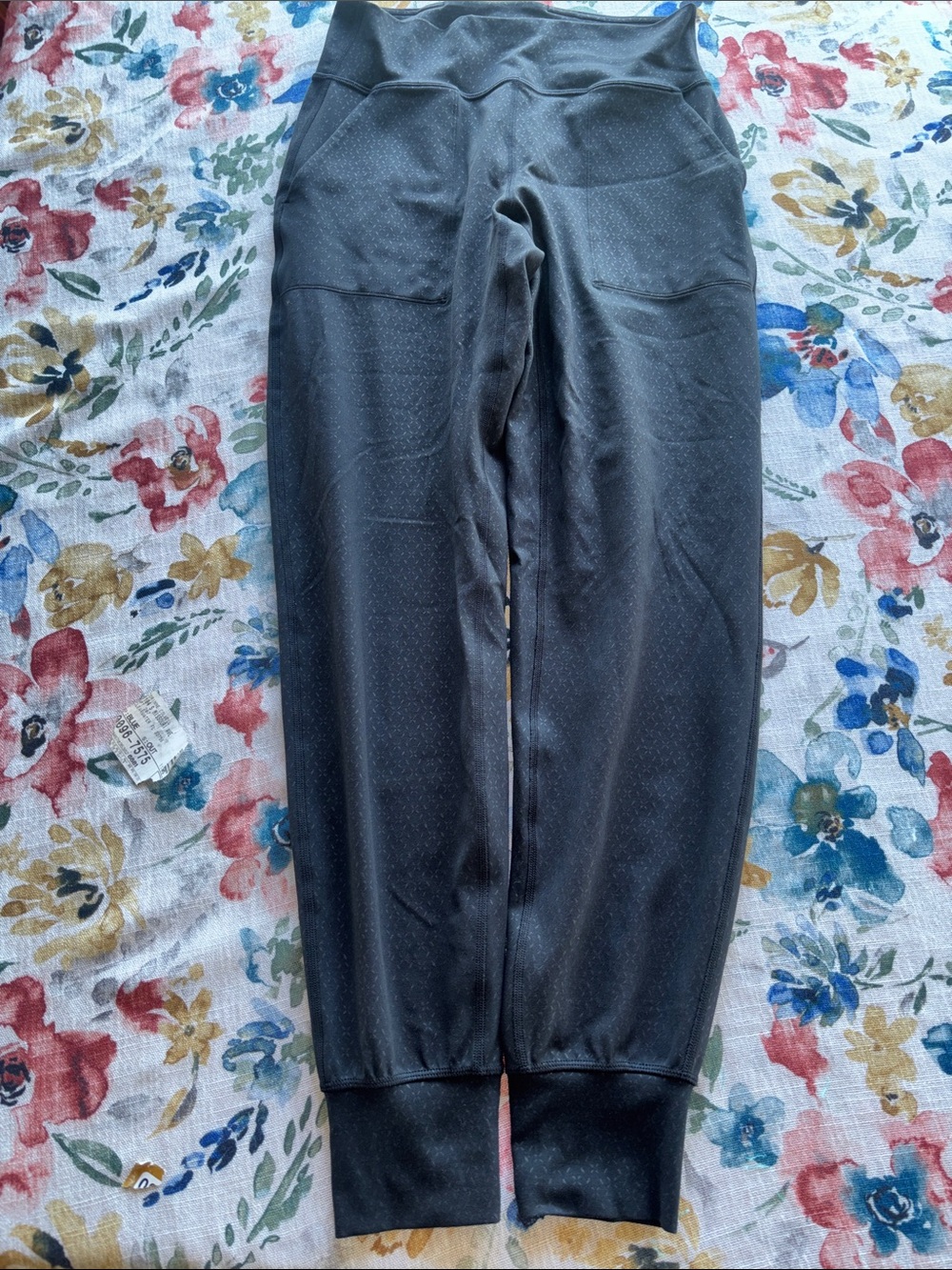 EUC Lululemon Align High-Rise Jogger *Full Length
Gradiate Geo Emboss Black